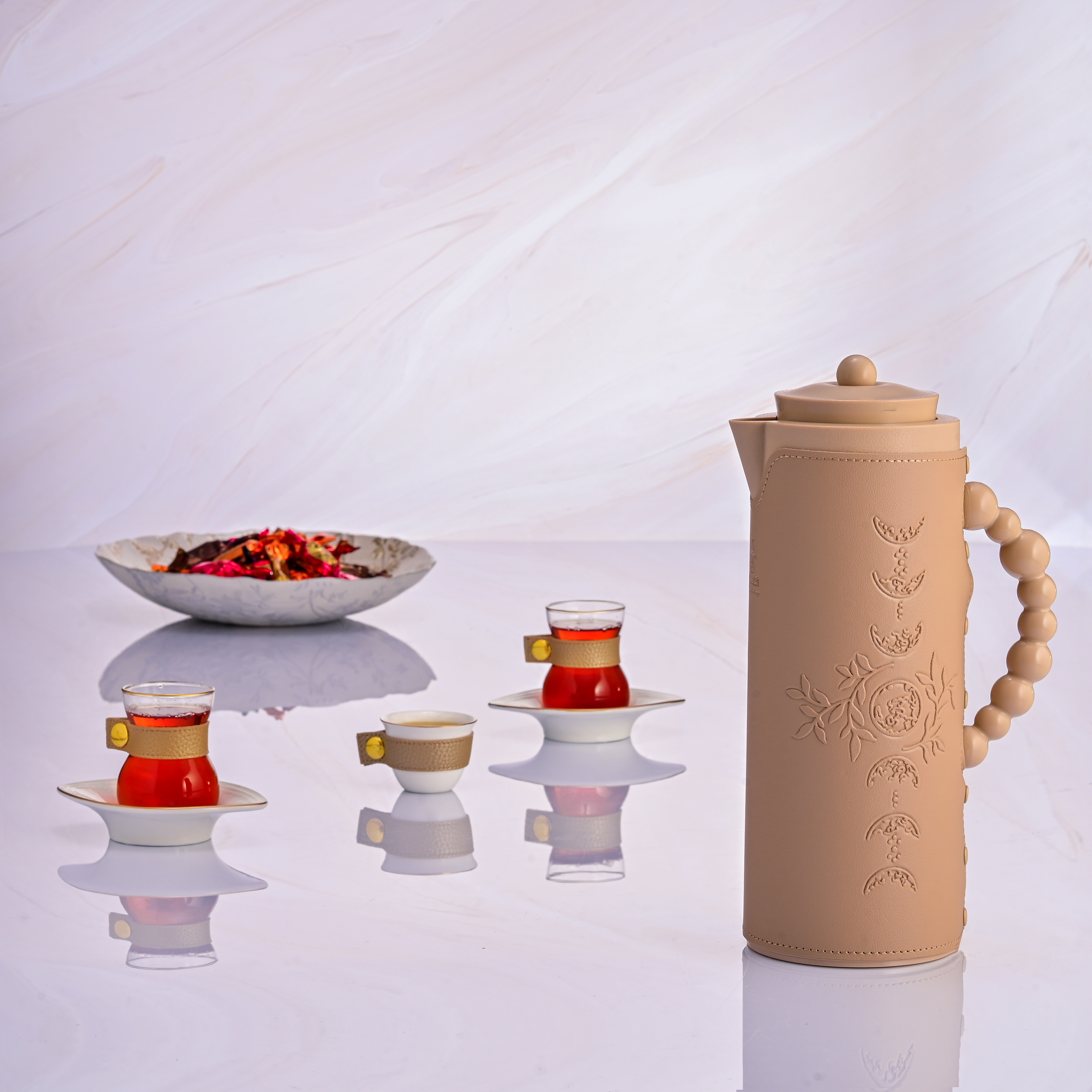 Al Saif Gallery Royal 7T thermos, 1 liter, leather covered, moon pattern, glass inner case, plastic outer shell - light brown product image 2
