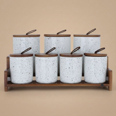 طقم علب بهارات رخام السيف غاليري، 7 قطع، غطاء، ستاند خشبي - أبيض product image 1