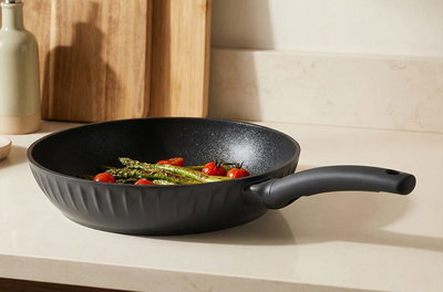 طاوة ألمنيوم روبوست، 24 سم، يد بلاستيك، تيفلون داخلي - رمادي غامق product image 2