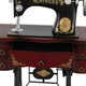 تحفة طاولة ماكينة خياطة حديد رواد العائلة، 35x18x42 سم - أسود أحمر product image 3