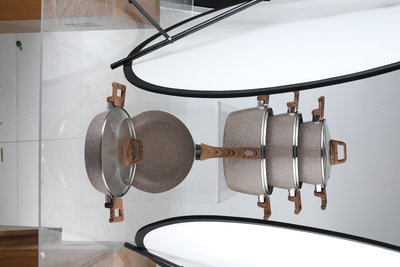 طقم قدور جرانيت روكي، 9 قطع، مسكة يد خشبي، غطاء زجاج - بني product image 8