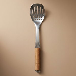 ملعقة خدمة استيل السيف غاليري، مخرم بيد خشب - فضي product image