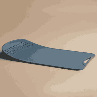 لوح تقطيع بيد بلاستيك السيف غاليري، 33x20x3 سم - أزرق product image 1