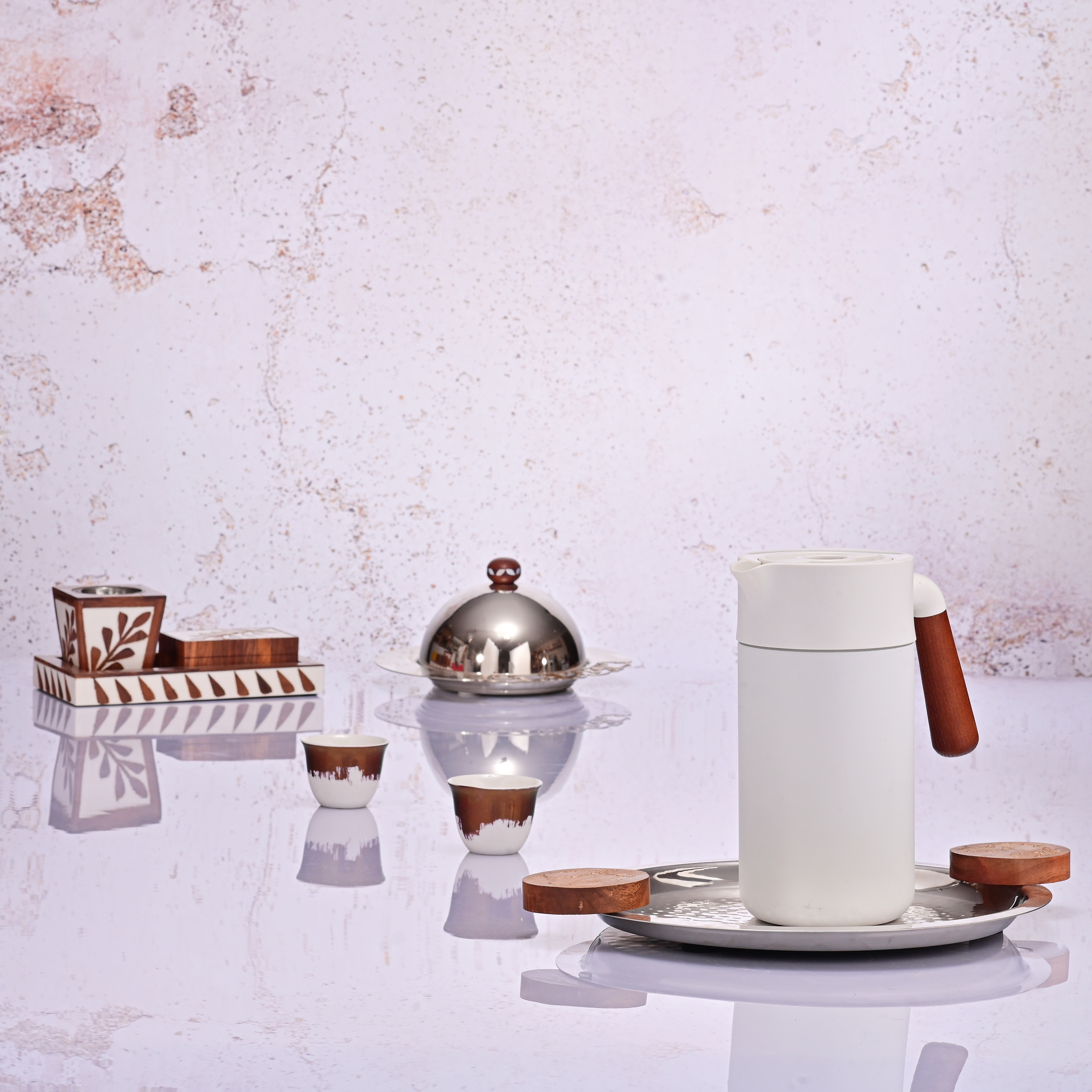 Timeless Tara Thermos, 1.2 litres, wooden handle, compressor, steel inner container, steel outer body - white product image 5