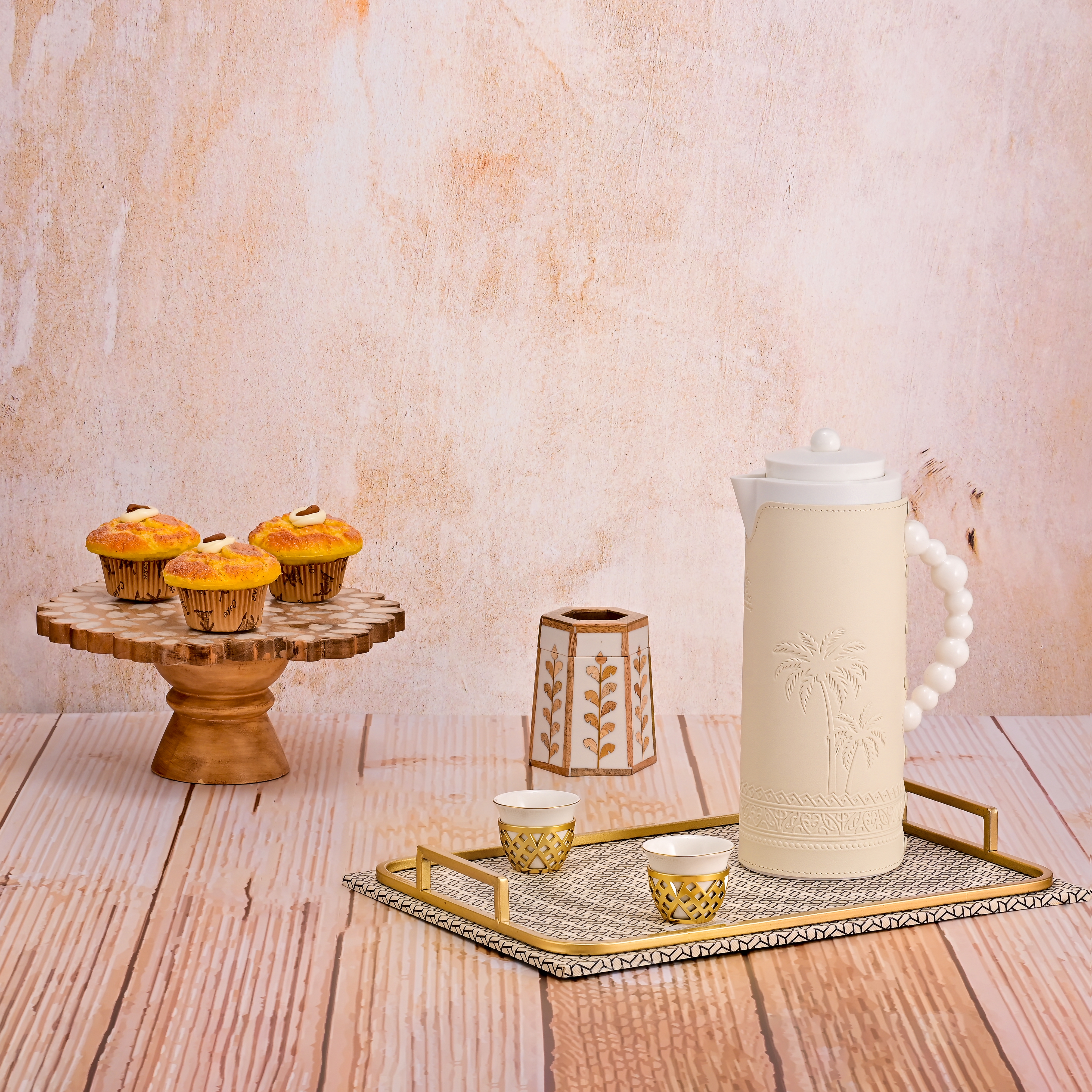 Al Saif Gallery Royal 7T thermos, 1 liter, leather covered, palm pattern, glass inner case, plastic outer body - white product image 2