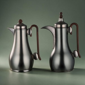 طقم ترامس نجدية 2 السيف غاليري، 1 / 1 لتر، 2 قطعة، حافظة داخلية زجاج، هيكل خارجي ستانلس استيل، ضغاط - اسود مطفي خشبي product image