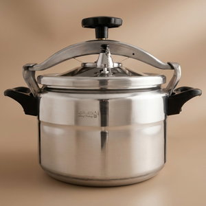 Volcano Aluminum Pressure Cooker, 7 Liters - Silver product image