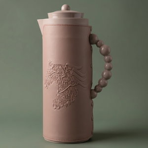 Al Saif Gallery Royal 7T thermos, 1 liter, leather covered, horse engraving, glass inner case, plastic outer case - Cappuccino product image