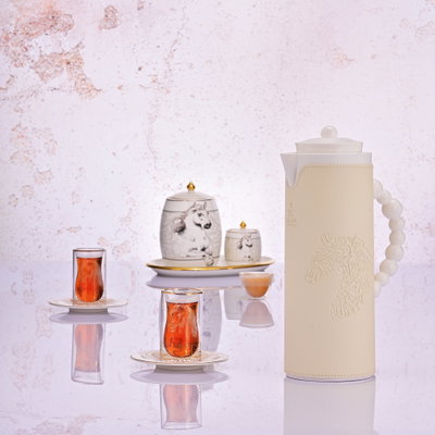 ترمس رويال 7T السيف غاليري، 1 لتر، بغطاء جلد، نقش حصان، حافظة داخلية زجاج - ابيض product image 3