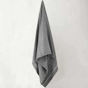 منشفة استحمام وافل بوليستر بولي اميد ريفي، مقاس وسط، 140×70 سم - رمادي product image