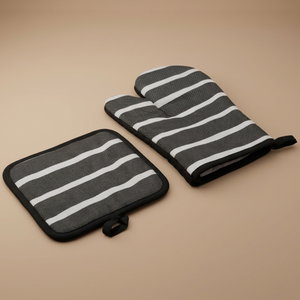 طقم قفاز فرن قماش السيف غاليري، 2 قطعة - أبيض أسود product image