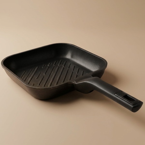 طاوة جريل تيتانيوم نيوكلاين، 24 سم، 2.2 لتر - أزرق غامق product image
