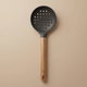 ملعقة غرف سيليكون السيف غاليري، مخرم، يد خشب - أسود product image 1