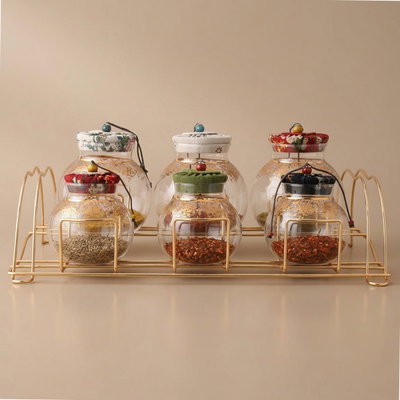طقم علب بهارات زجاج السيف غاليري، بستاند ذهبي، 7 قطع - ملون product image 1